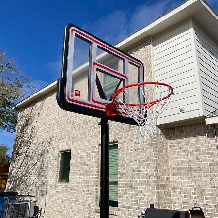 Dallas 4Br Large Yard W Hot Tub , Fire Pit And Basketball Hoop Exterior photo