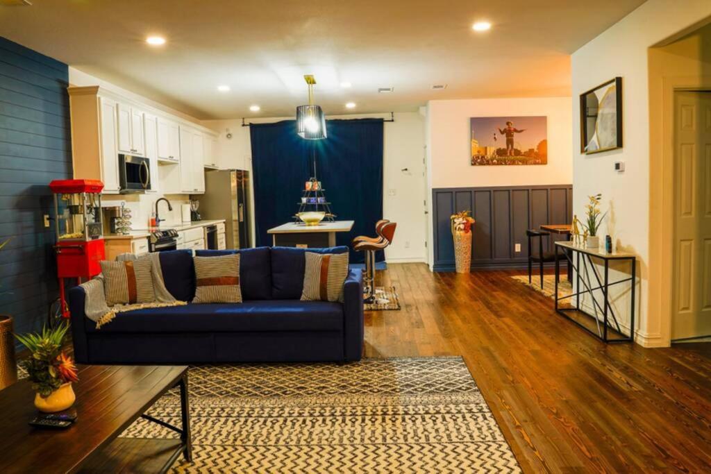 Dallas 4Br Large Yard W Hot Tub , Fire Pit And Basketball Hoop Exterior photo